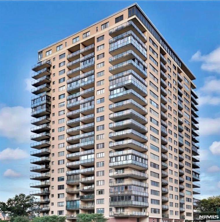 1203 River Rd 17G, Edgewater, New Jersey - 1 Bathrooms  
3 Rooms - 