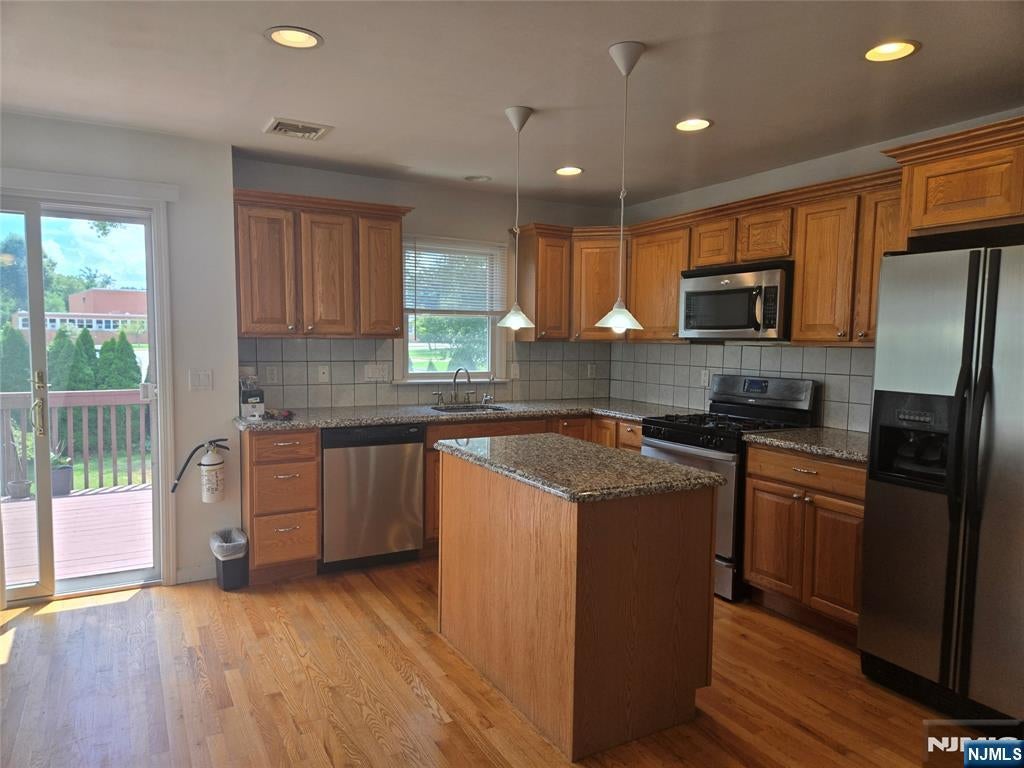 28 Columbus Drive 26