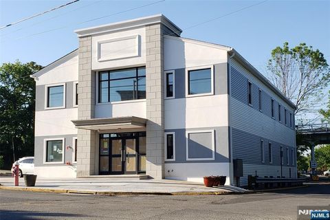 Photo of 1010 Edgewater Avenue, Ridgefield, NJ 07657 (MLS # 26006188)