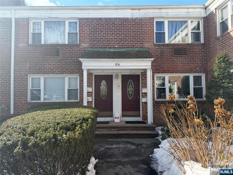 Photo of 184 Hillside Ave #I1, Leonia, NJ 07605 (MLS # 26004494)