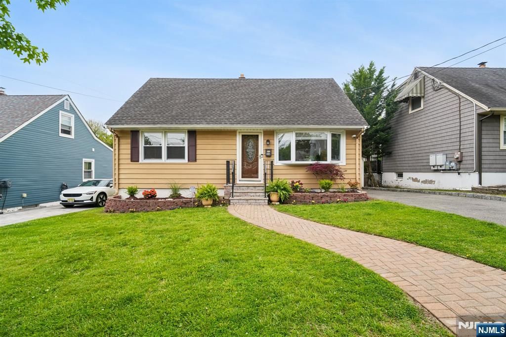 Photo of 26 Rutgers PL, Bloomfield, NJ 07003 (MLS # 26017918)