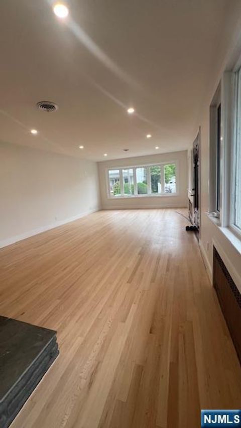 21 Central Bergenfield NJ 07621