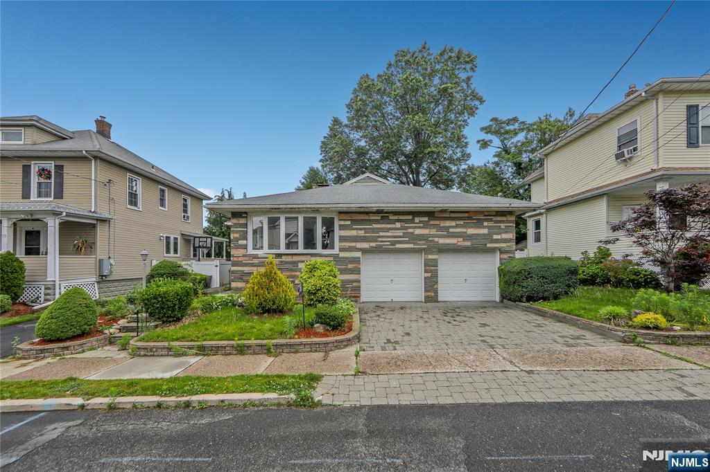 Rental Property at 21 E Central Ave, Bergenfield, New Jersey - Bedrooms: 5 
Bathrooms: 3 
Rooms: 6  - $6,500 MO.