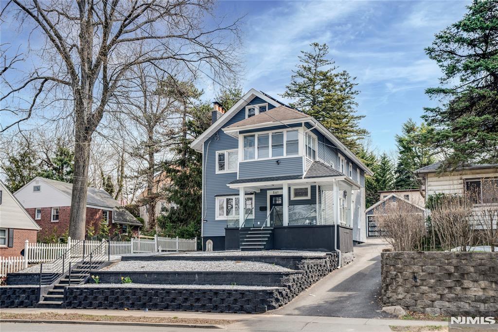 561 Grand Avenue
