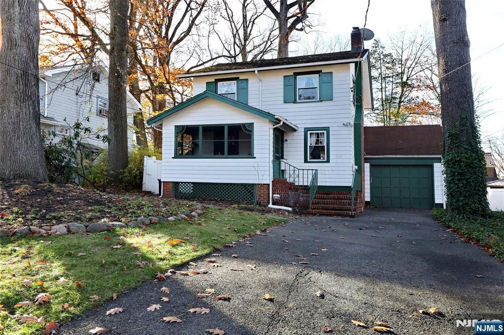 Photo of 160 Pinewood Place, Teaneck, NJ 07666 (MLS # 26003598)