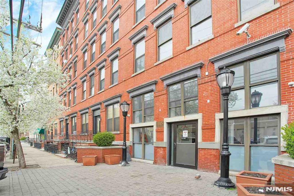 1115 Willow Ave 311, Hoboken, New Jersey - 1 Bedrooms  
1 Bathrooms  
4 Rooms - 