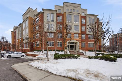 26 Ave At Port Imperial 117 West New York NJ 07093