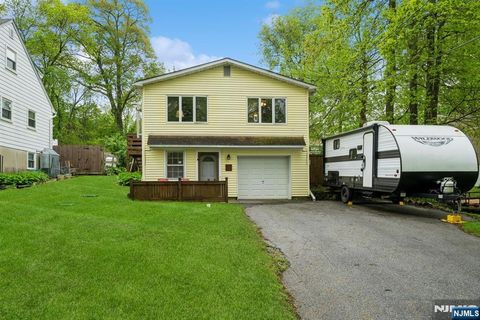 MLS: 25015083
