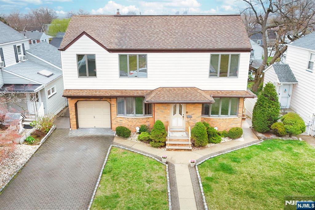 24 Hoover Street, North Arlington, New Jersey - 5 Bedrooms  
4 Bathrooms  
13 Rooms - 