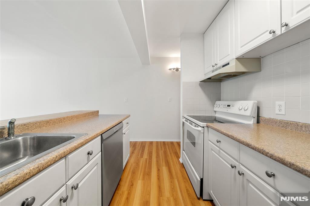 333 Grand Avenue 2N