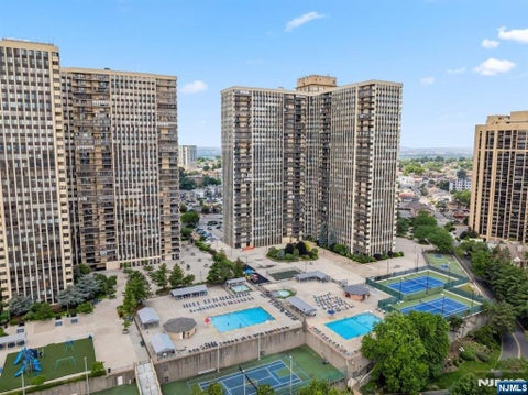 Photo of 300 Winston Dr, Cliffside Park, NJ 07010 (MLS # 26033420)