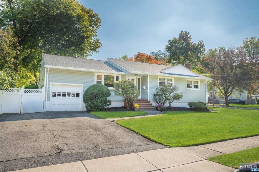 Cute as a button! This lovely Pleasantdale 3 bedroom, 2 1/2 bath gem features new siding and roof, newer windows, updated kitchen with stainless steel appliances and custom cabinetry, hardwood flooring, semi-finished basement with den/office areas, corner lot with privacy fence, outdoor gas grill and much more! Awesome location near Degnan Park with a beautiful lake, the Community Center, houses of worship and local schools. Don't miss out on this terrific opportunity to become the proud new owner.