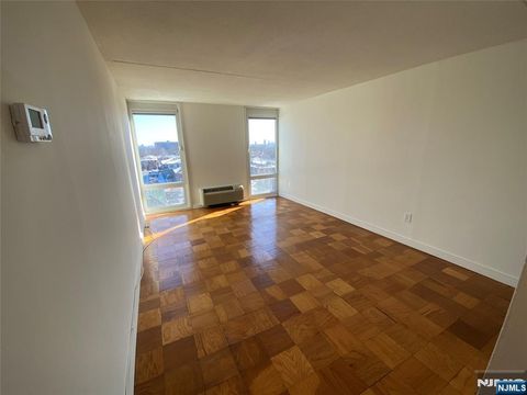 1275 15th Street 7P Fort Lee NJ 07024