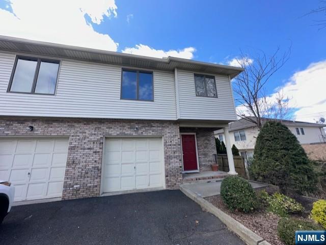 Rental Property at 266 Garibaldi Ave 9, Lodi, New Jersey - Bedrooms: 3 
Bathrooms: 3 
Rooms: 6  - $3,500 MO.