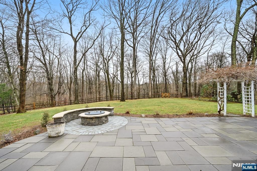 Photo of 26 Valley Lane, Upper Saddle River, NJ 07458 (MLS # 26009920)