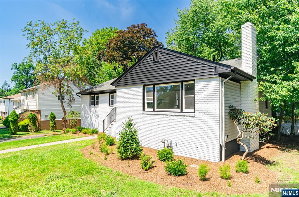 29 Woodhull Avenue