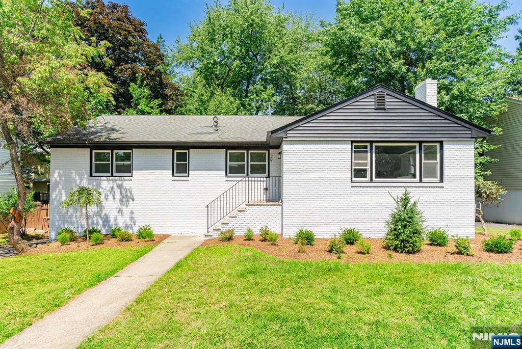 29 Woodhull Avenue