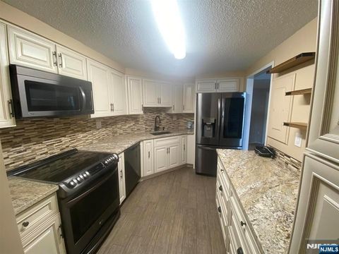 1836 Harmon Cove Tower 1836 Secaucus NJ 07094