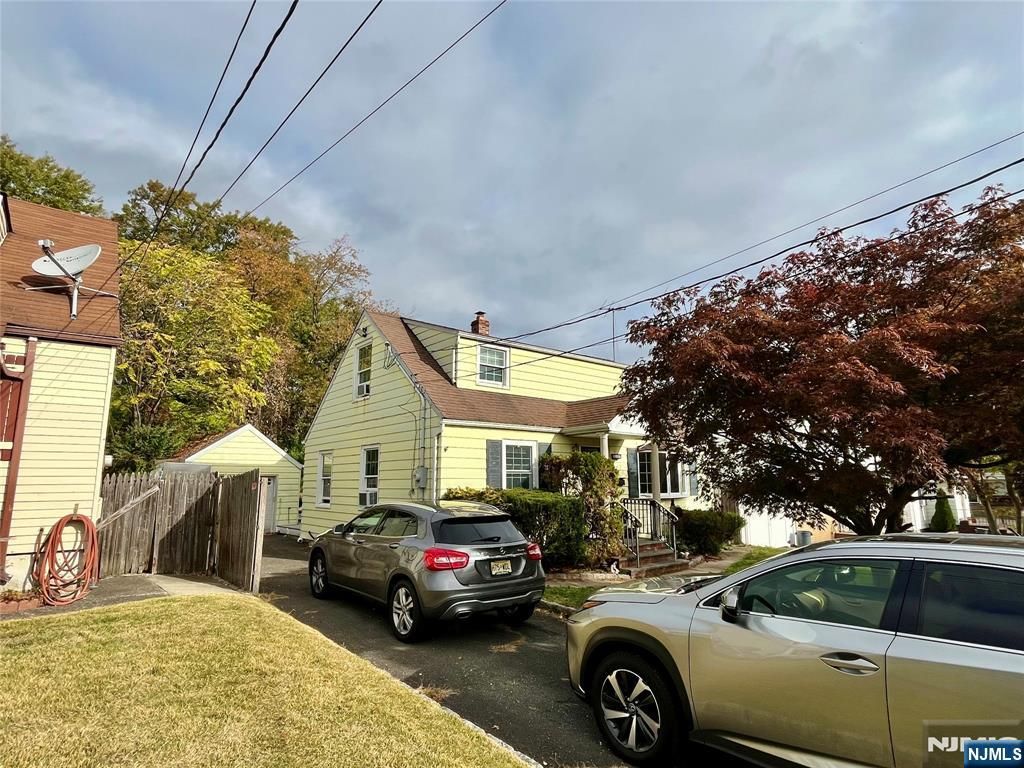 Photo of 57 Hamilton Avenue, Elmwood Park, NJ 07407 (MLS # 25038975)