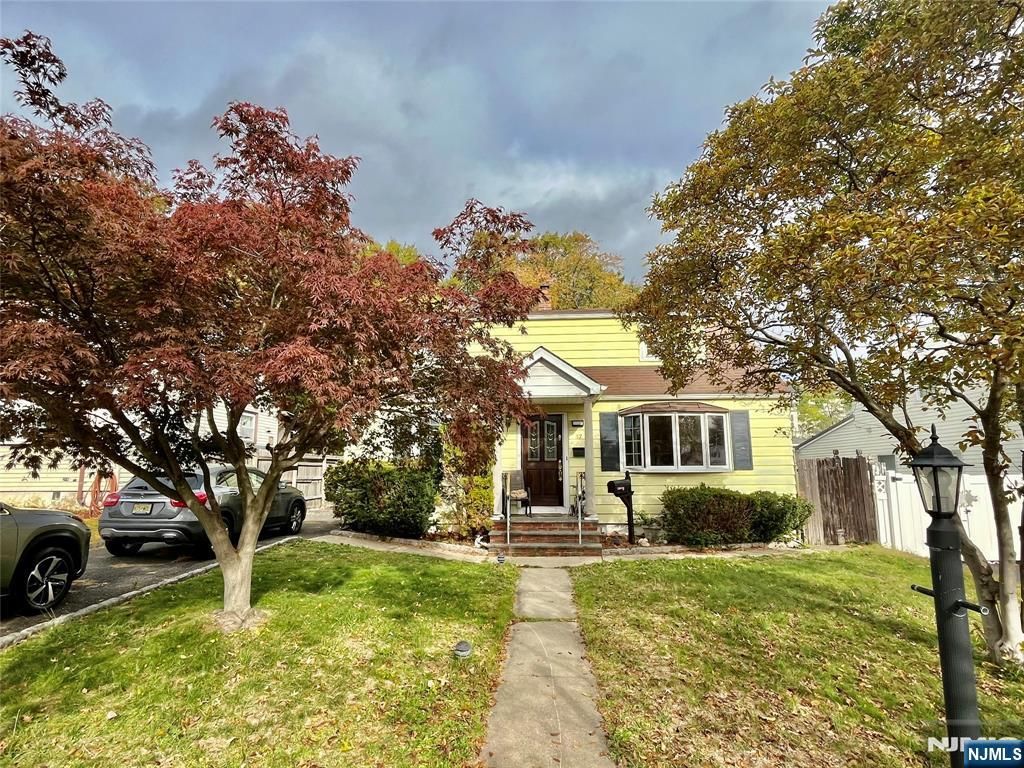Photo of 57 Hamilton Avenue, Elmwood Park, NJ 07407 (MLS # 25038975)