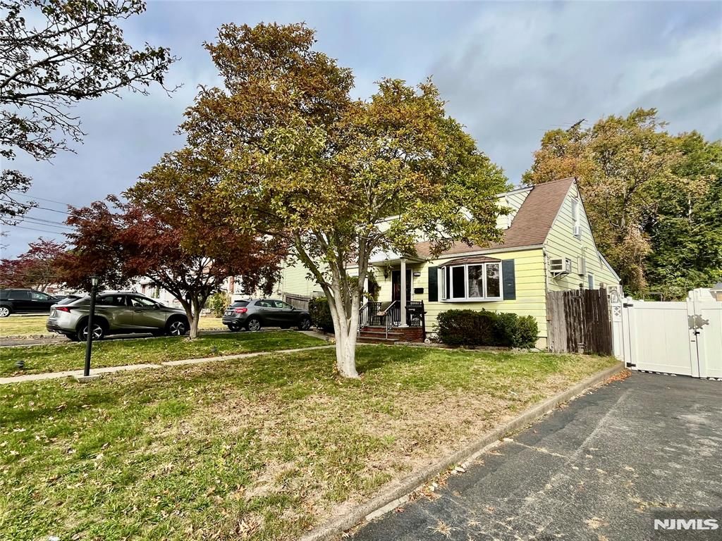 Photo of 57 Hamilton Avenue, Elmwood Park, NJ 07407 (MLS # 25038975)