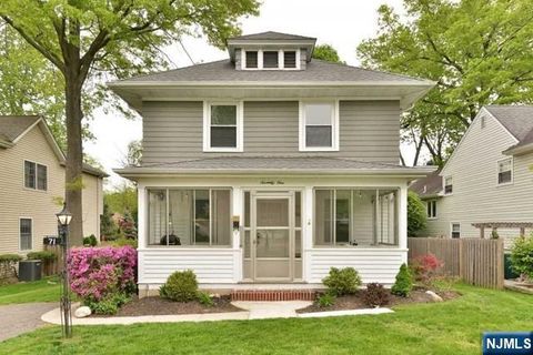 Photo of 71 Everett St, Closter, NJ 07624 (MLS # 26014585)