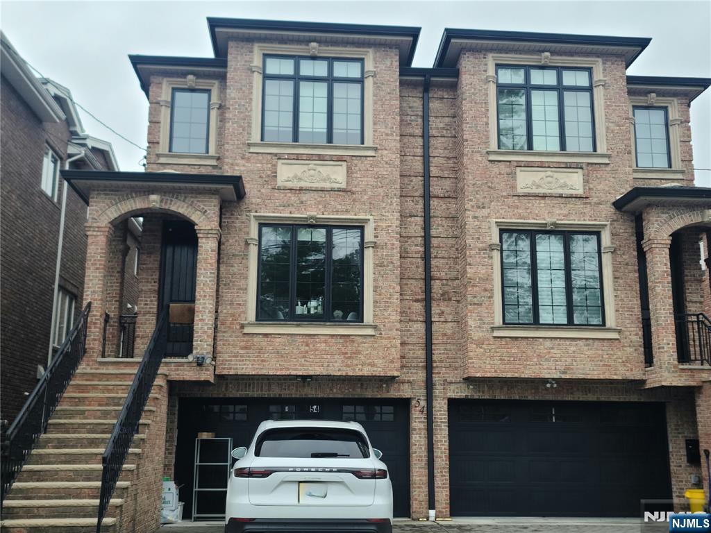 54 Homestead Ave A, Palisades Park, New Jersey - 3 Bedrooms  
4 Bathrooms  
10 Rooms - 