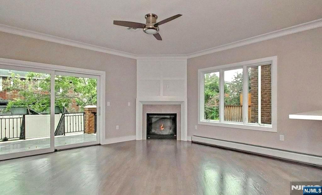 54 Homestead Ave A, Palisades Park, New Jersey - 3 Bedrooms  
4 Bathrooms  
10 Rooms - 