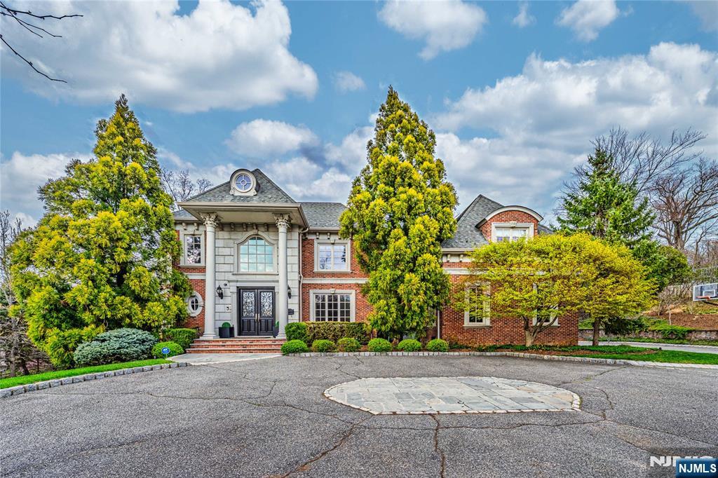 121 Churchill Road