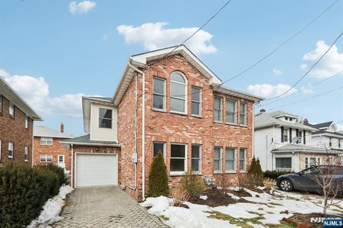 Photo of 1561 Anderson Ave, Fort Lee, NJ 07024 (MLS # 26005458)