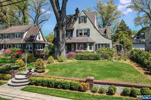 Photo of 47 Van Allen Road, Glen Rock, NJ 07452 (MLS # 26013973)