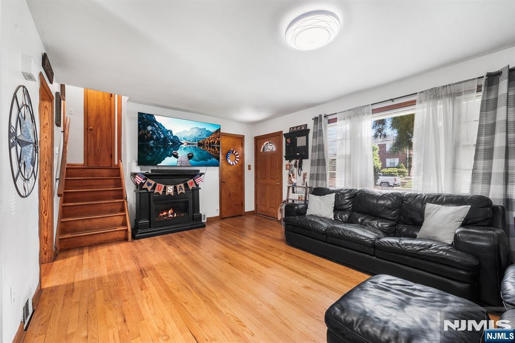 99 6th Street