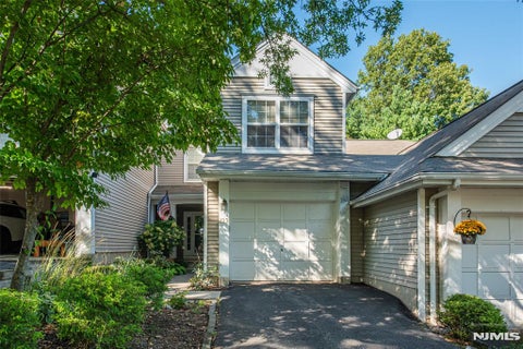 Photo of 122 Woodmont Drive, Randolph Township, NJ 07869 (MLS # 26035048)