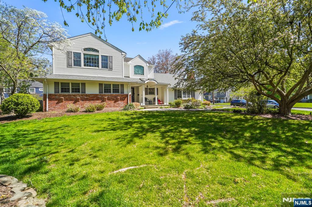 Property for Sale at 11 Eton Court, Ramsey, New Jersey - Bedrooms: 4 
Bathrooms: 3 
Rooms: 8  - $1,199,000