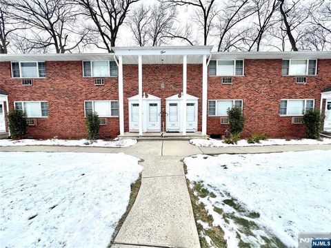 Photo of 506 Washington Dr, Ramsey, NJ 07446 (MLS # 26000287)