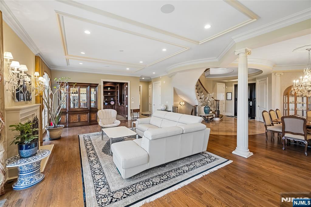 613 Bellaire Drive