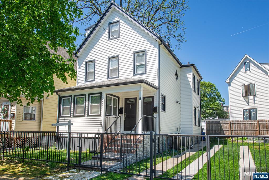 17 Mission St 2, Montclair, New Jersey - 3 Bedrooms  
2 Bathrooms  
6 Rooms - 