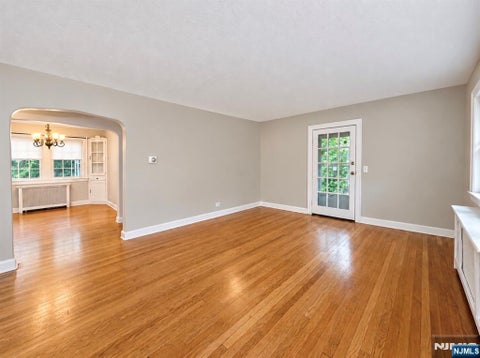 Photo of 98 Farview AVE #1, Paramus, NJ 07652 (MLS # 26034687)