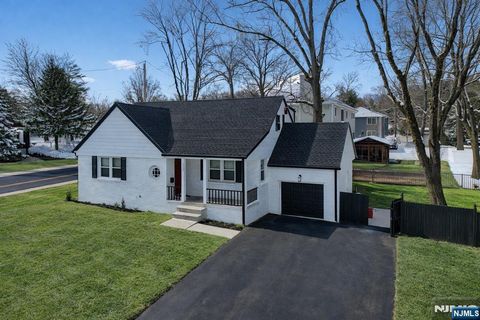 Photo of 252 Knickerbocker Rd, Closter, NJ 07624 (MLS # 26006276)