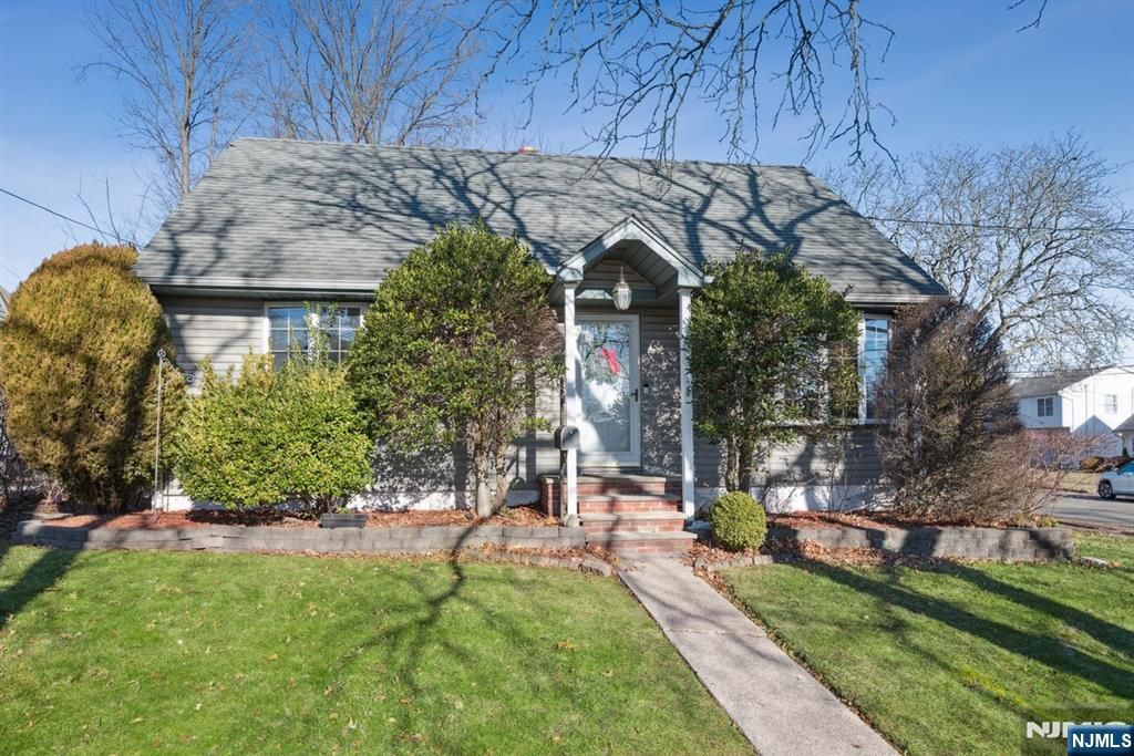 Photo of 1 Rutan Place, Bloomfield, NJ 07003 (MLS # 25043898)