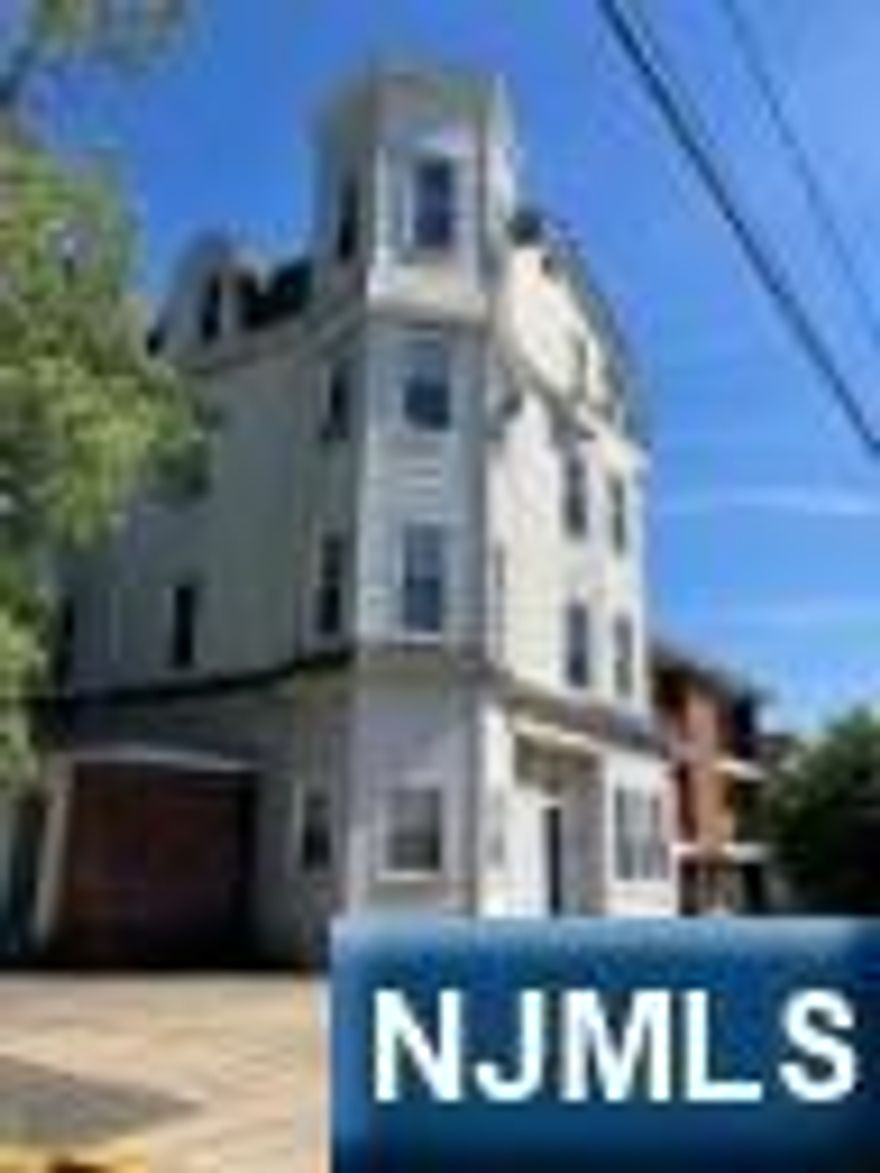 Vacant, 3bedroom, hardwood floors, high ceilings. Close to local and New York transportation, shopping, schools, and parks