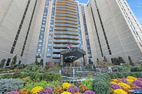 Photo of 1512 Palisade Avenue #12G, Fort Lee, NJ 07024 (MLS # 25035731)