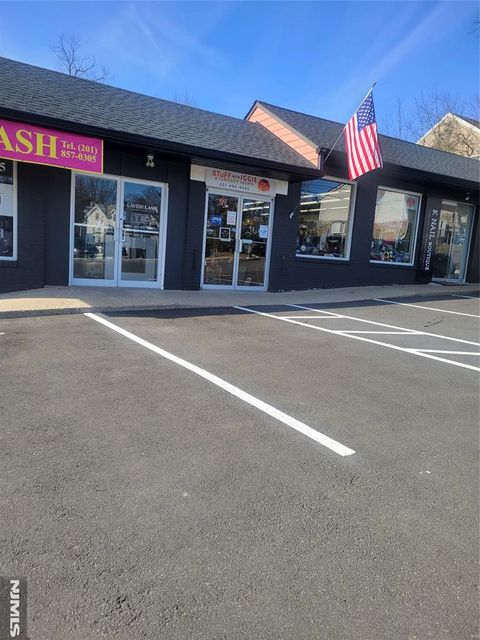 21 Van Blarcom Avenue Midland Park NJ 07432