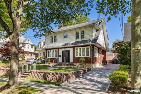 Photo of 65 Lincoln Avenue, Rutherford, NJ 07070 (MLS # 26010162)
