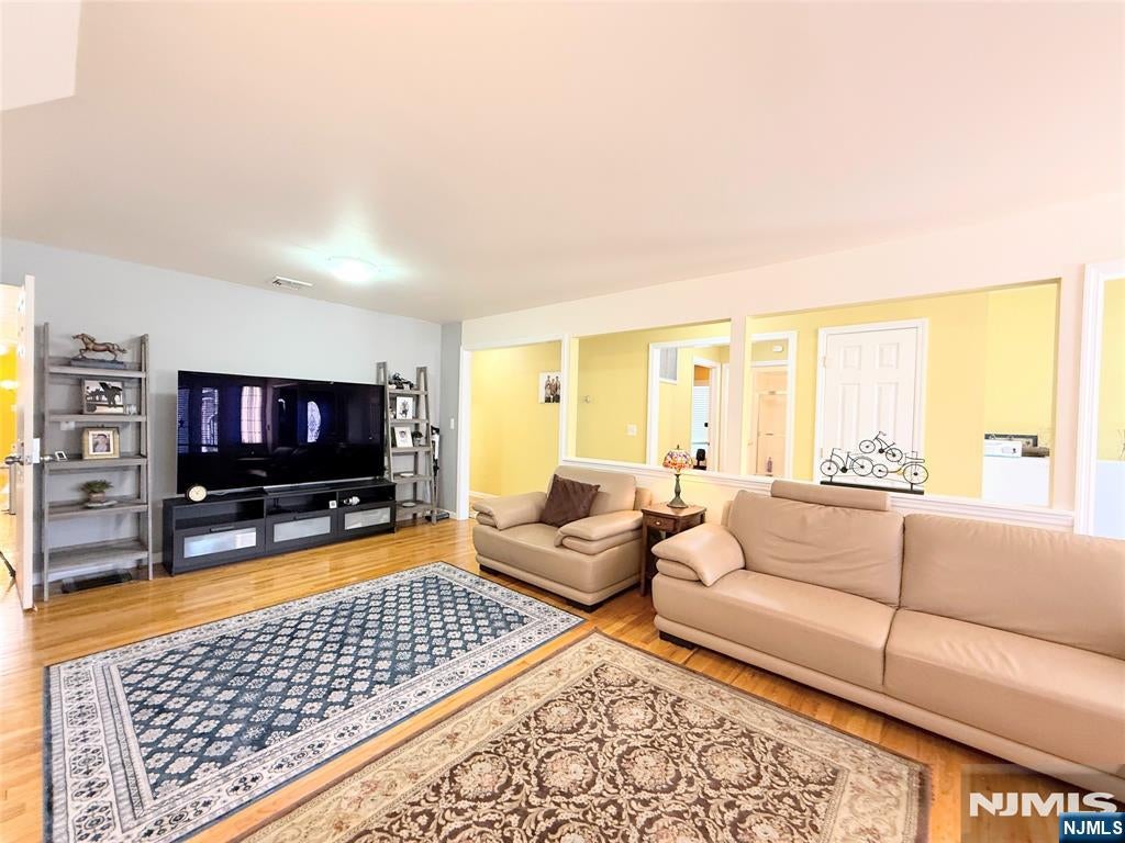 54 Henry Avenue 1