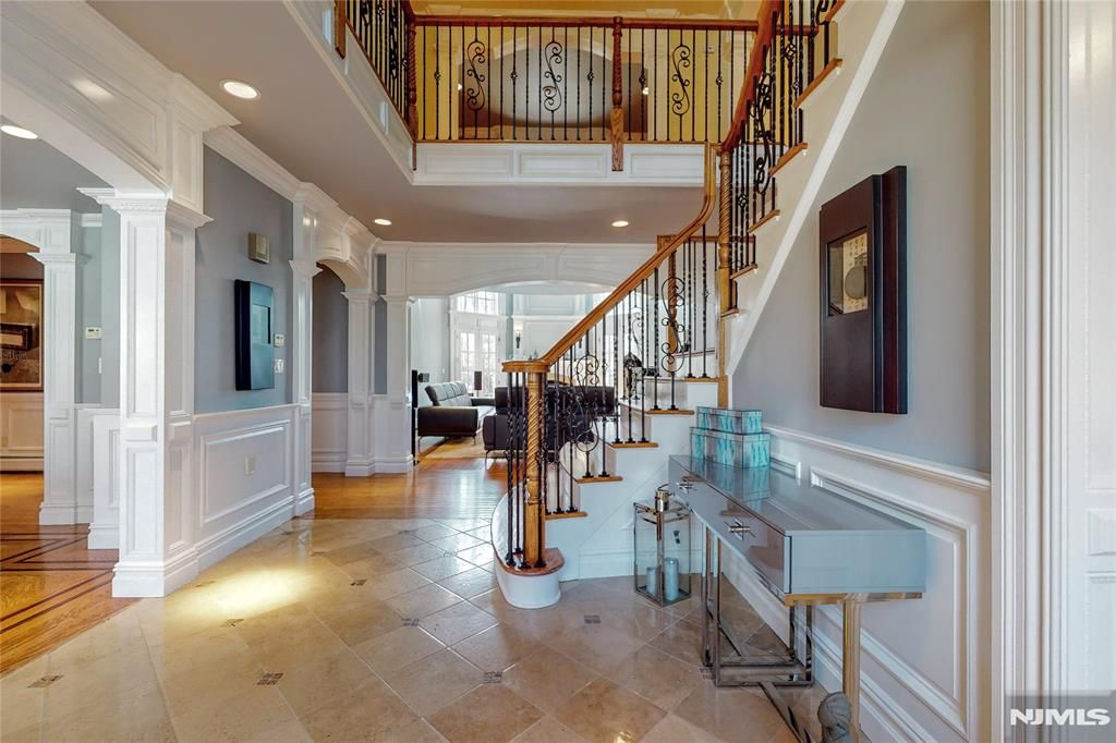 Photo of 67 Old Chimney Road, Upper Saddle River, NJ 07458 (MLS # 25016014)