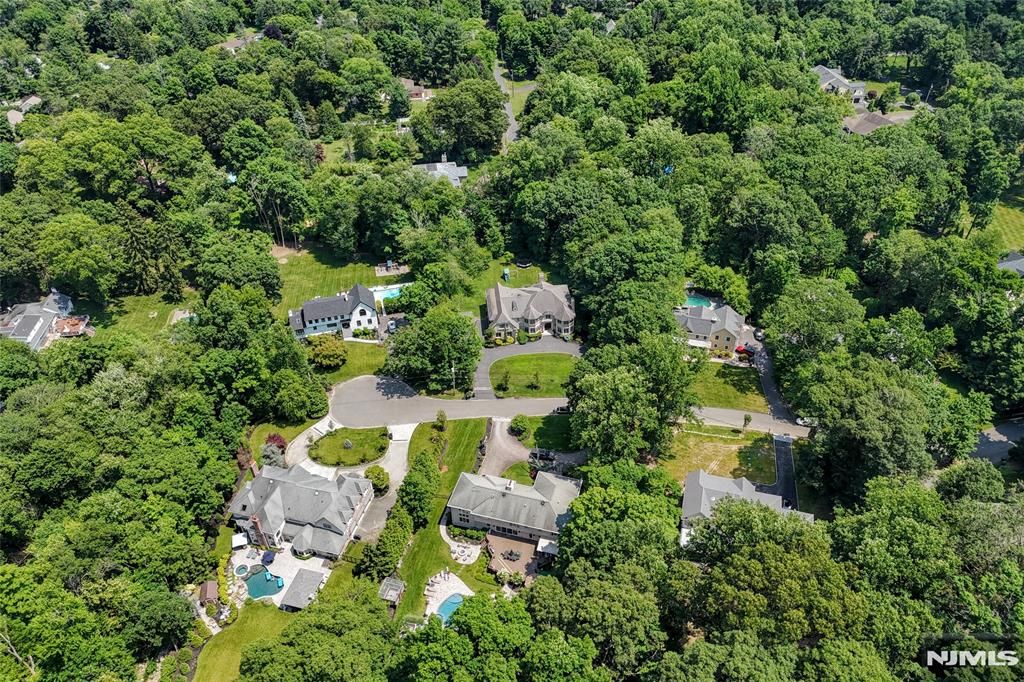 Photo of 67 Old Chimney Road, Upper Saddle River, NJ 07458 (MLS # 25016014)