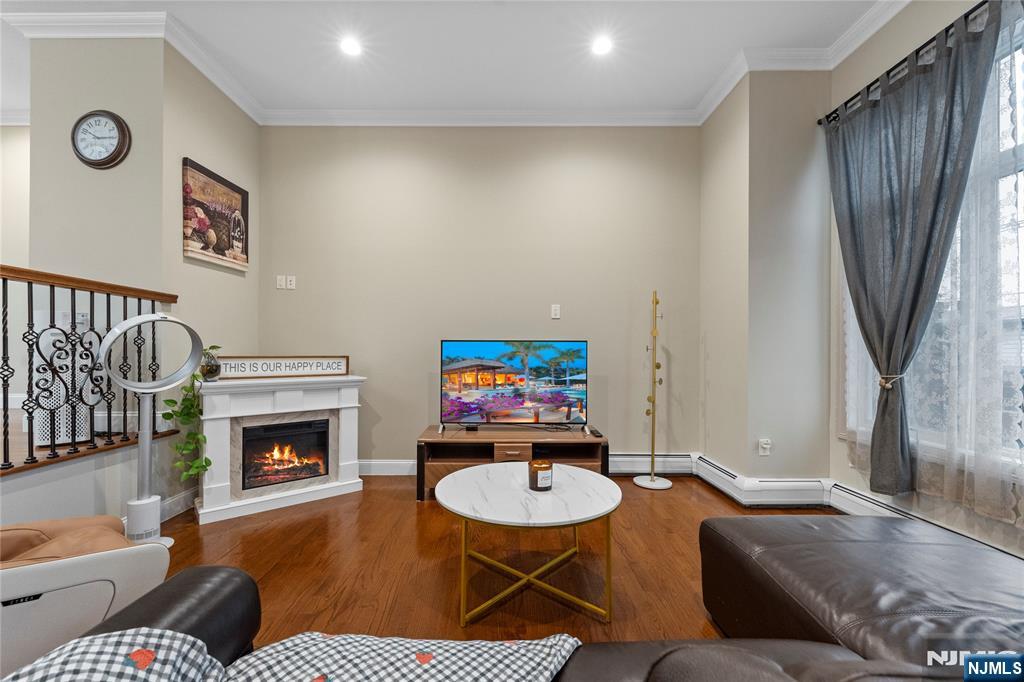405 Commercial Avenue