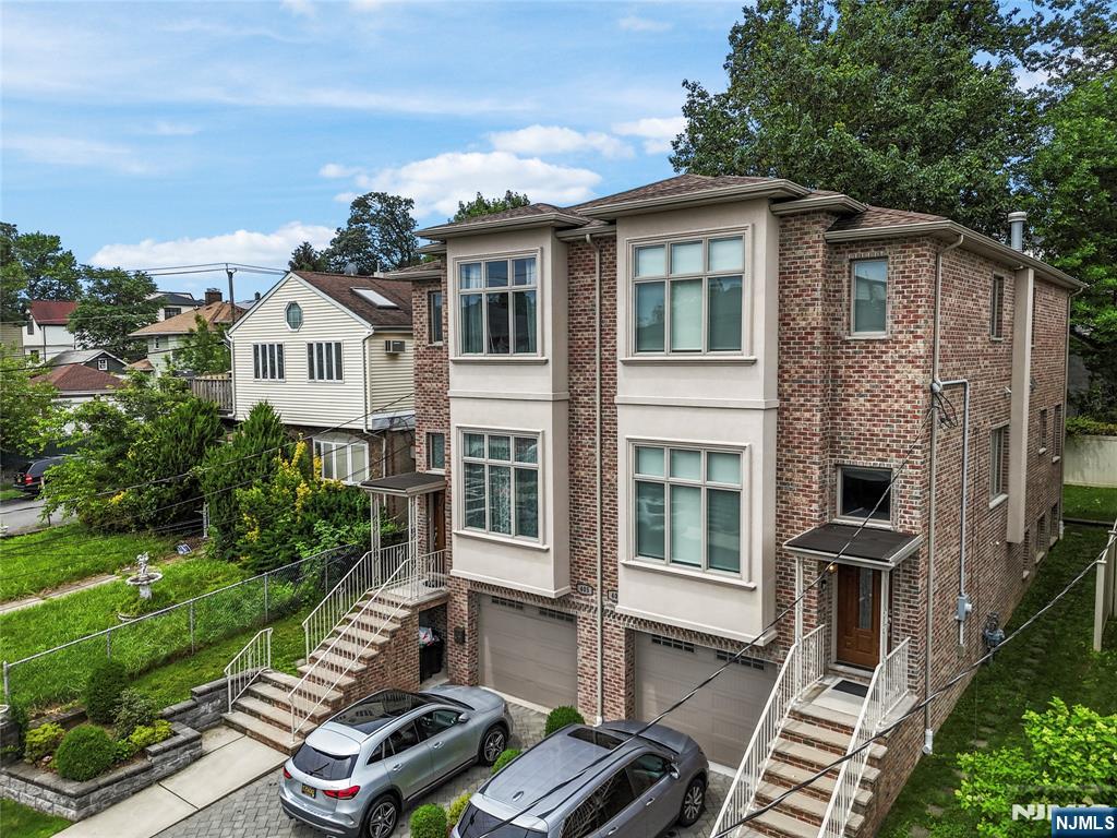 405 Commercial Avenue