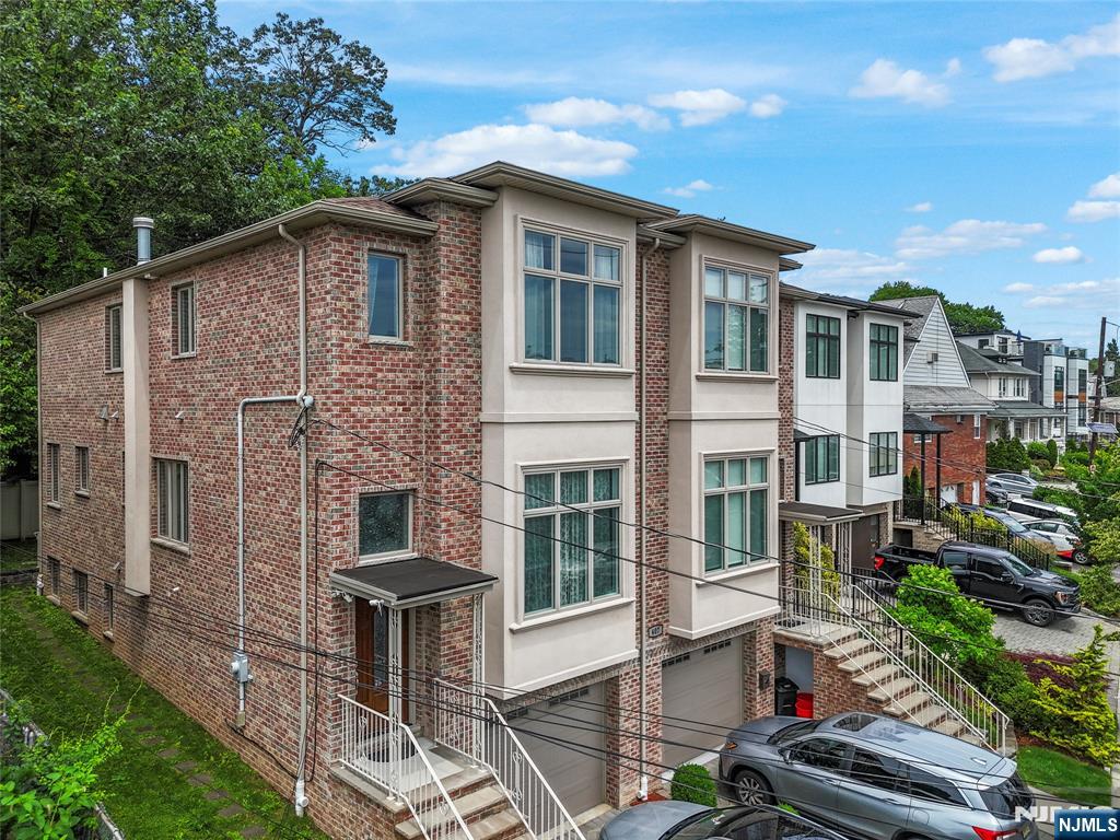 405 Commercial Avenue